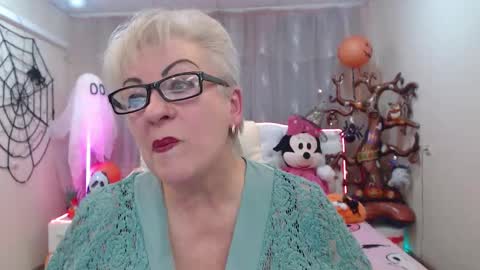 Snapshot of kaylesmoll chatting on October 22, 2025, 6:29 pm kaylesmoll online show from October 22, 2025, 6:29 pm