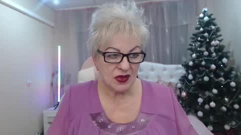 Snapshot of kaylesmoll chatting on January 8, 2026, 8:44 pm kaylesmoll online show from January 8, 2026, 8:44 pm