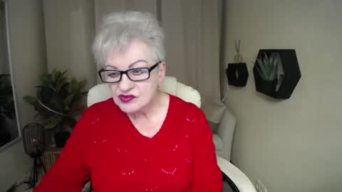 Snapshot of kaylesmoll chatting on February 3, 2026, 7:52 pm kaylesmoll online show from February 3, 2026, 7:52 pm