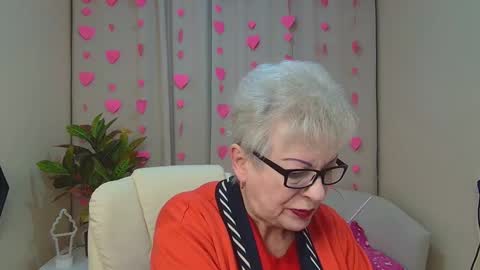 Snapshot of kaylesmoll chatting on February 6, 2026, 8:01 pm kaylesmoll online show from February 6, 2026, 8:01 pm