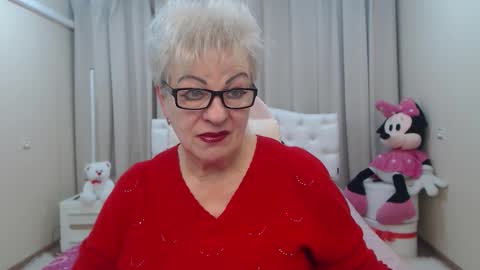 Snapshot of kaylesmoll chatting on February 17, 2026, 7:53 pm kaylesmoll online show from February 17, 2026, 7:53 pm