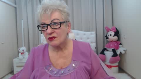 Snapshot of kaylesmoll chatting on February 25, 2026, 7:45 pm kaylesmoll online show from February 25, 2026, 7:45 pm