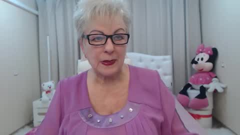 Snapshot of kaylesmoll chatting on March 3, 2026, 7:53 pm kaylesmoll online show from March 3, 2026, 7:53 pm