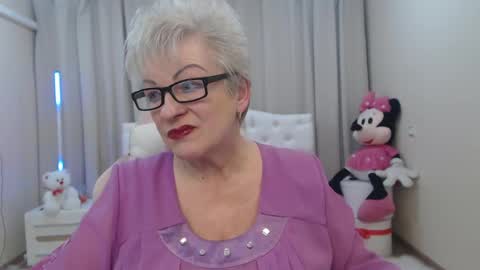 kaylesmoll online show from March 17, 2026, 8:01 pm