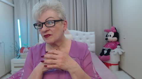 kaylesmoll online show from March 31, 2026, 7:03 pm