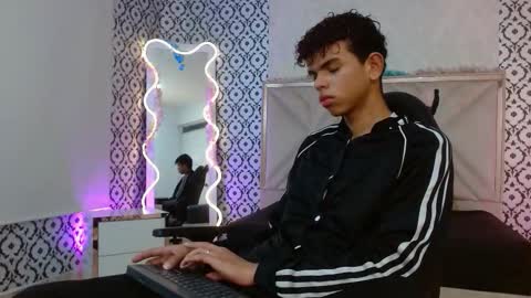 Snapshot of keahi_tay chatting on February 18, 2026, 12:56 pm keahi online show from February 18, 2026, 12:56 pm