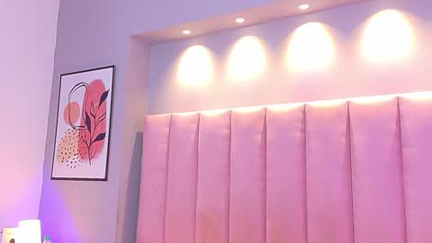 Keily Ross online show from October 29, 2025, 8:43 pm