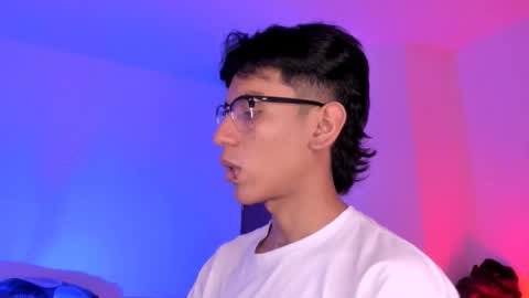 Alejandro Gonzalez online show from November 18, 2025, 11:37 pm