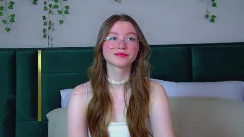 Keira online show from February 26, 2025, 6:26 am