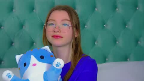 Keira online show from March 5, 2025, 9:48 pm