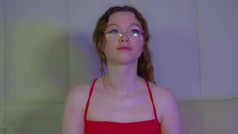 Keira online show from March 8, 2025, 3:24 pm