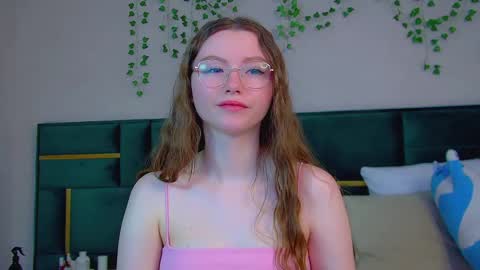 Keira online show from March 9, 2025, 6:06 am