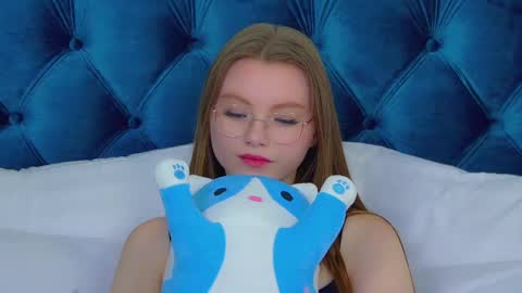 Keira online show from March 12, 2025, 9:13 pm