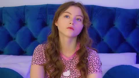 Keira online show from September 26, 2025, 6:12 pm