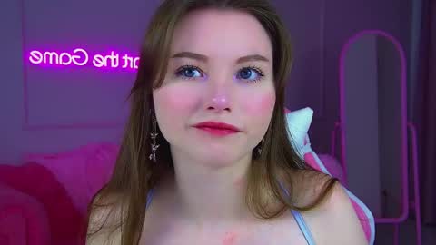 Keira online show from November 11, 2025, 6:19 pm