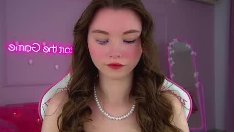 Keira online show from December 22, 2025, 6:05 pm