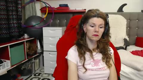 kelly online show from February 9, 2025, 1:00 am