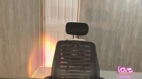 KELLY MCDOLEN online show from January 29, 2025, 6:28 pm