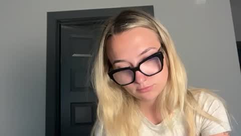 Snapshot of kelseyblu chatting on June 16, 2026, 11:29 pm Kelsey Blu online show from June 16, 2026, 11:29 pm