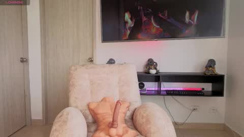      online show from November 11, 2025, 12:38 pm