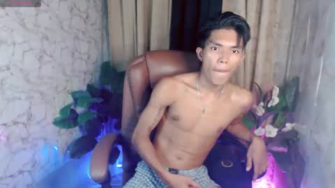 ken_minjun online show from May 12, 2026, 12:35 pm