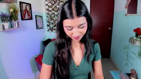 Carolina  online show from September 27, 2025, 3:50 pm