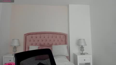 Kendall online show from October 27, 2025, 5:44 am