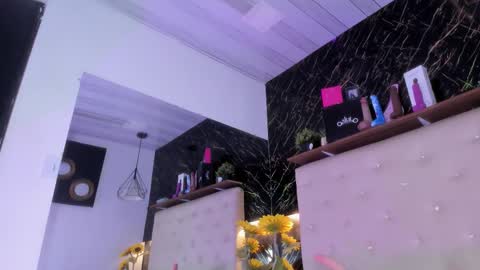 Kendall online show from November 6, 2025, 2:40 pm