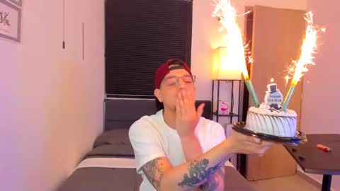 kendel_dimitri online show from April 17, 2026, 4:37 am