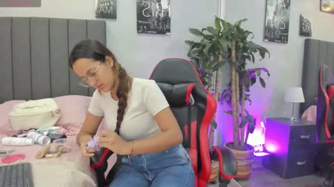 Snapshot of kendra_london chatting on November 24, 2025, 11:32 am Kendra London online show from November 24, 2025, 11:32 am