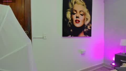 Snapshot of kendra_london chatting on November 26, 2025, 11:11 am Kendra London online show from November 26, 2025, 11:11 am