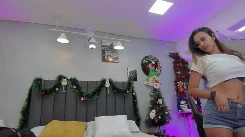 Snapshot of kendra_london chatting on December 14, 2025, 11:15 am Kendra London online show from December 14, 2025, 11:15 am