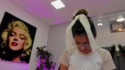 Snapshot of kendra_london chatting on December 20, 2025, 11:50 am Kendra London online show from December 20, 2025, 11:50 am