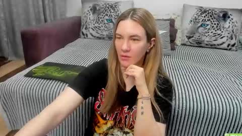 Kendra online show from May 25, 2026, 11:44 pm