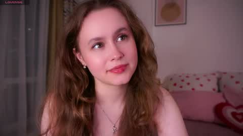 Kira online show from May 20, 2026, 11:00 pm