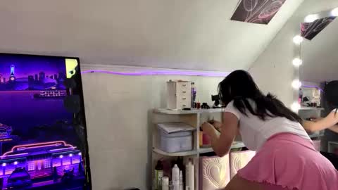 kendrakaps52 online show from April 17, 2026, 3:04 pm