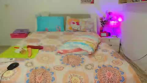 kendralove online show from December 24, 2024, 4:55 am