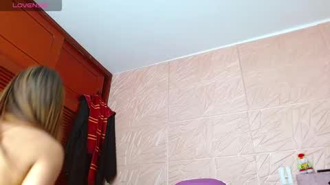 KENDRAPOTTER online show from November 11, 2025, 3:45 pm