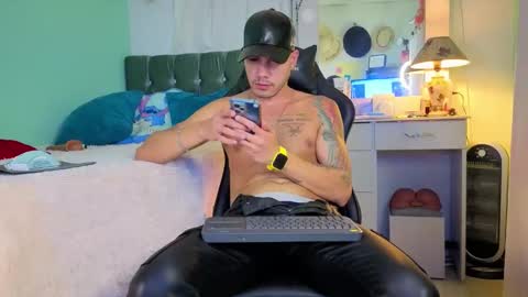 Snapshot of kenfenty chatting on October 18, 2025, 1:30 am Chriss Morales online show from October 18, 2025, 1:30 am