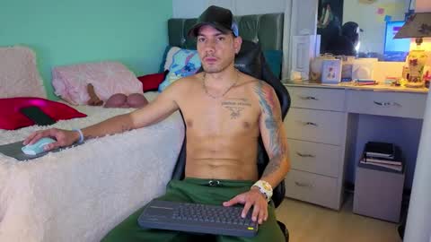 Snapshot of kenfenty chatting on October 28, 2025, 2:04 am Chriss Morales online show from October 28, 2025, 2:04 am