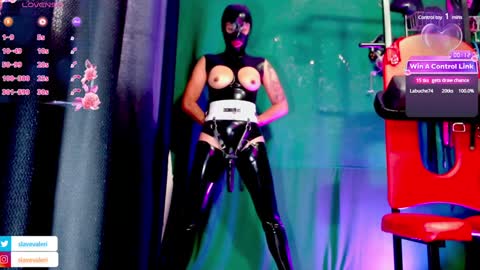 Snapshot of kenllyhot_and_valeriahell chatting on January 24, 2025, 1:25 pm Valeria slave online show from January 24, 2025, 1:25 pm