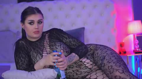 Snapshot of kenndramoon chatting on December 16, 2025, 4:12 pm Kendra online show from December 16, 2025, 4:12 pm