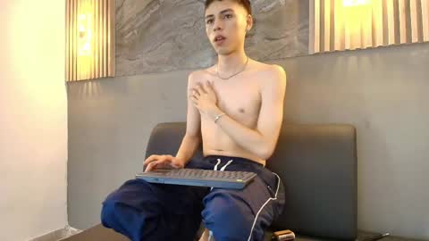 kenny_hank online show from April 15, 2026, 4:08 am