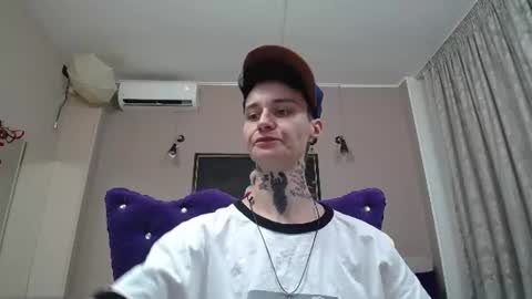 Snapshot of kennyvibe chatting on July 9, 2026, 11:47 am kennyvibe online show from July 9, 2026, 11:47 am