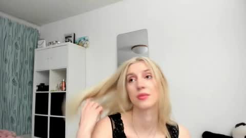 Snapshot of kenziedawton chatting on April 20, 2026, 4:32 pm Kenzie online show from April 20, 2026, 4:32 pm