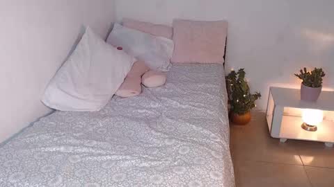 Mia  online show from December 14, 2024, 8:18 pm