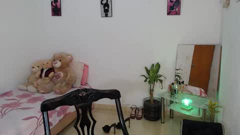 Mia  online show from March 7, 2026, 5:43 pm