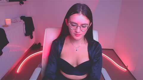 Snapshot of ketrin_pirsss chatting on December 8, 2024, 10:47 pm Ketrin online show from December 8, 2024, 10:47 pm