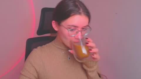 Snapshot of ketrin_pirsss chatting on December 12, 2024, 12:44 pm Ketrin online show from December 12, 2024, 12:44 pm