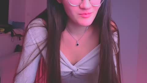 Snapshot of ketrin_pirsss chatting on December 19, 2024, 4:34 am Ketrin online show from December 19, 2024, 4:34 am